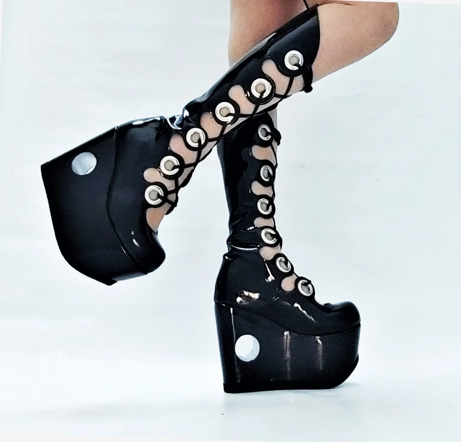 PEEPHOLE Curvy Lace-up Platform Boots