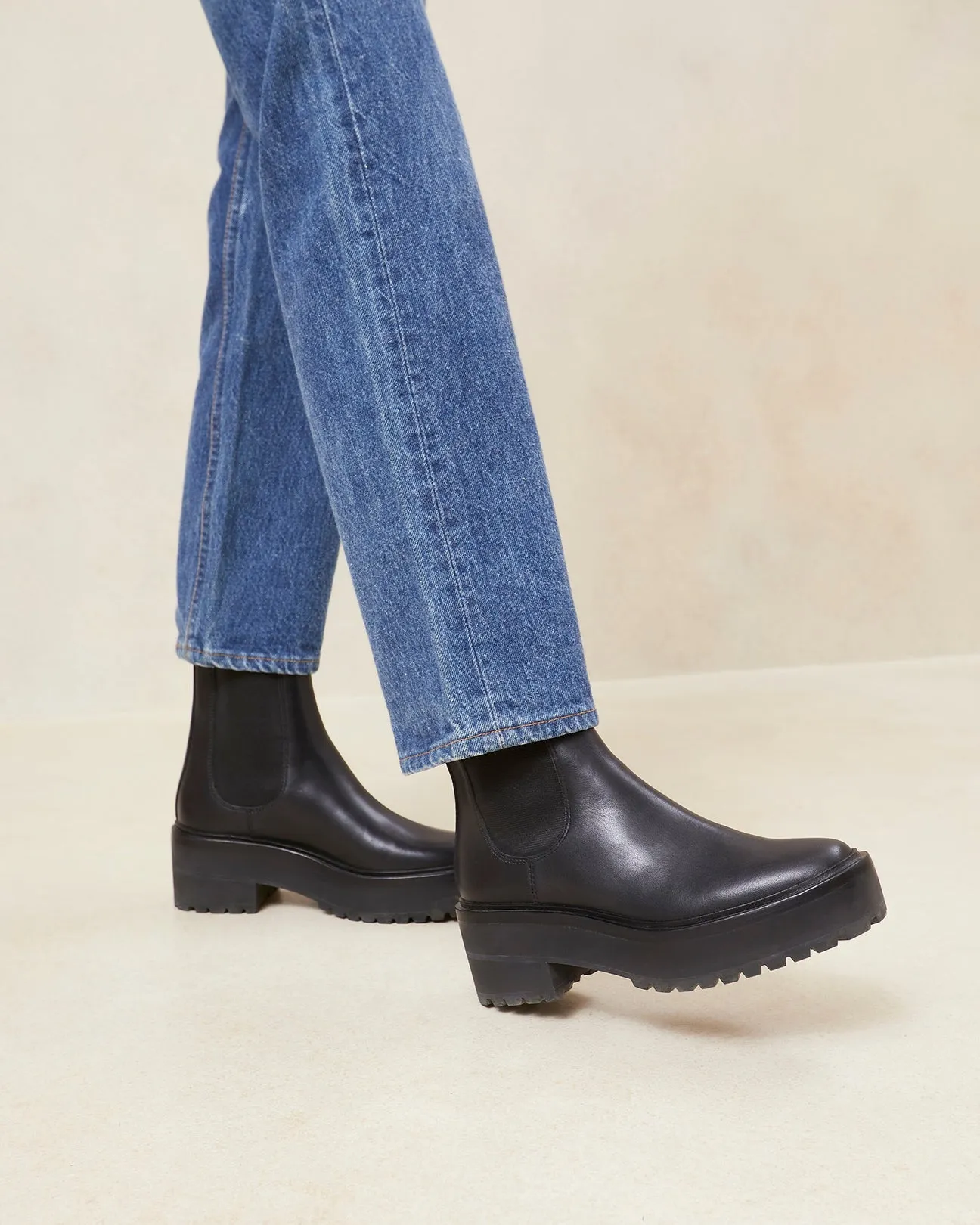 Reggie Black Chelsea Boot